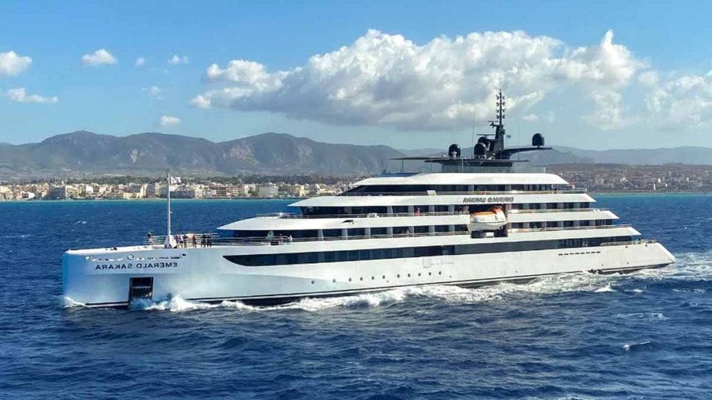 yacht