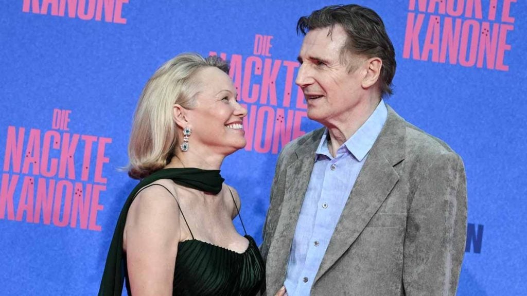 Pamela Anderson et Liam Neeson