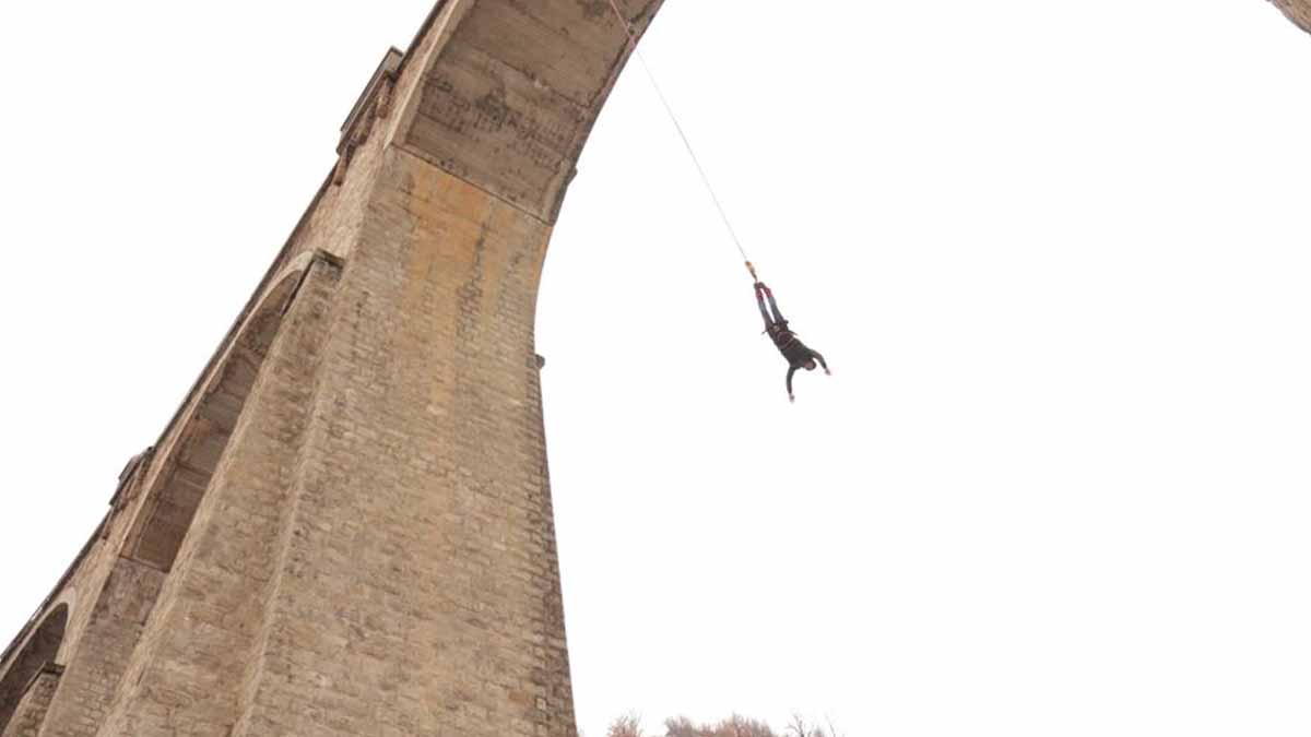 double saut à l’élastique